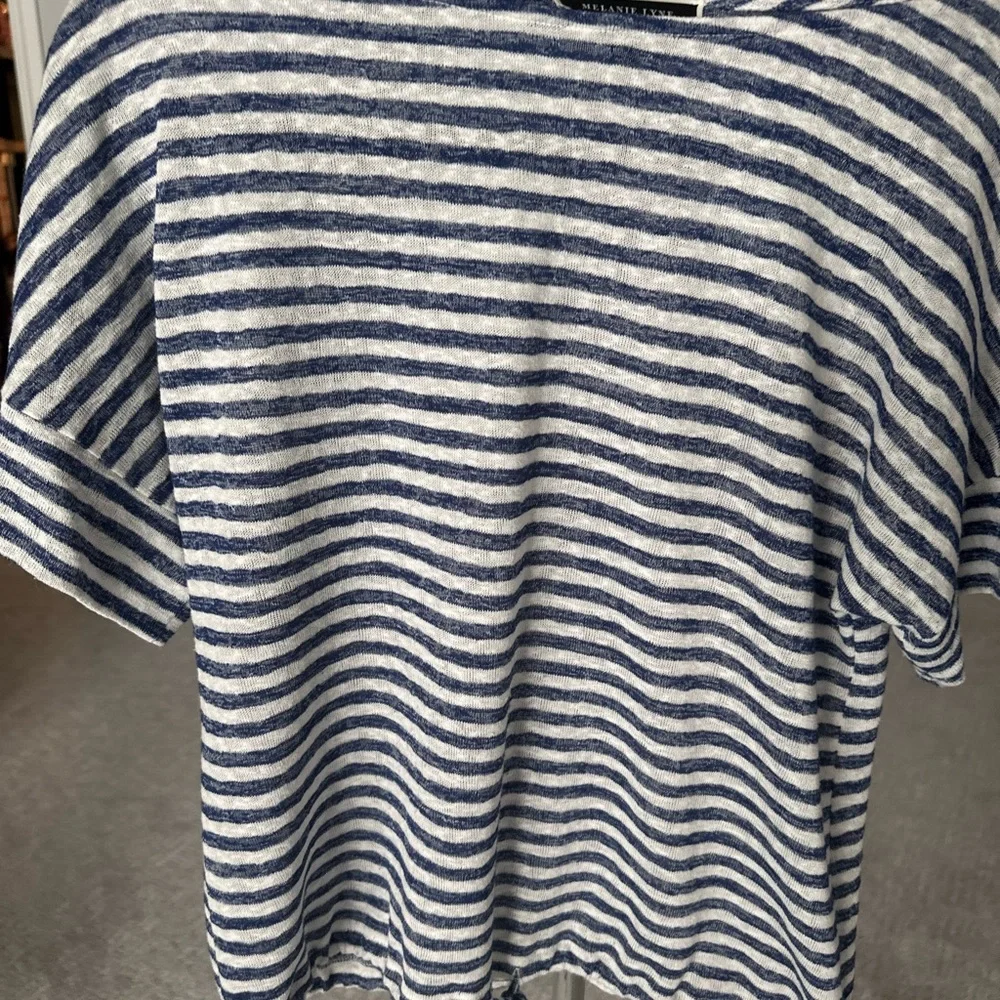 ✨Light Weight Striped Short Sleeve Tee in Blue and White |  Summer | Size XS - Picture 3 of 8
